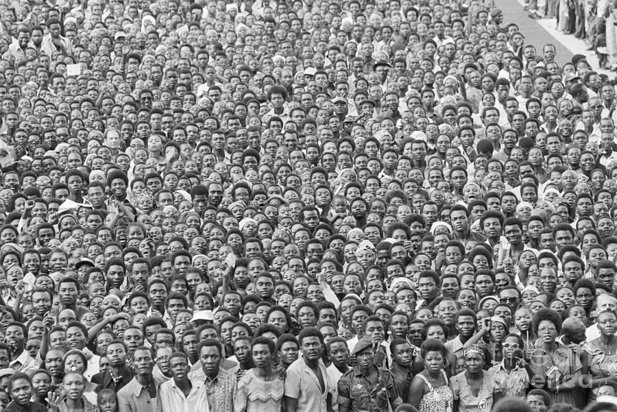 Crowd At Mass In Zaire Photograph by Bettmann