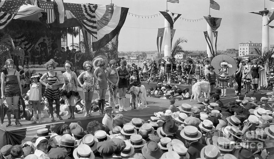 Crowd At Outdoor Swimsuit Fashion Show Photograph by Bettmann