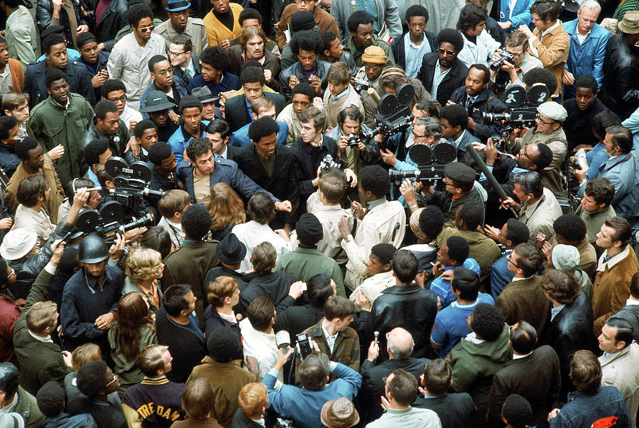 Camera Photograph - Crowd At the Chicago 7 Trial by Lee Balterman