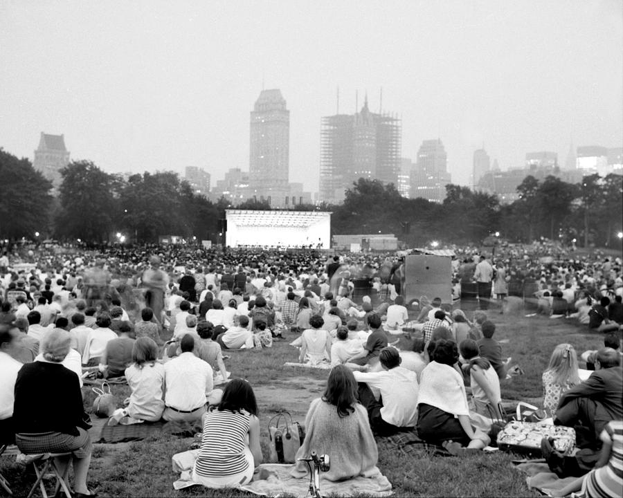 Crowd Packs The Sheep Meadow Area Of Photograph by New York Daily News Archive