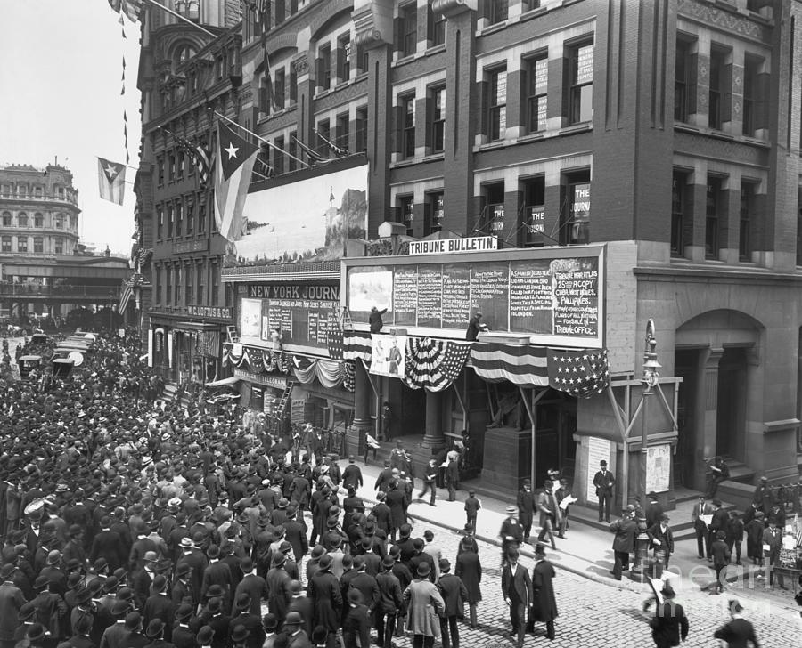 Crowd Reads News Boards At Tribune Photograph by Bettmann - Fine Art ...