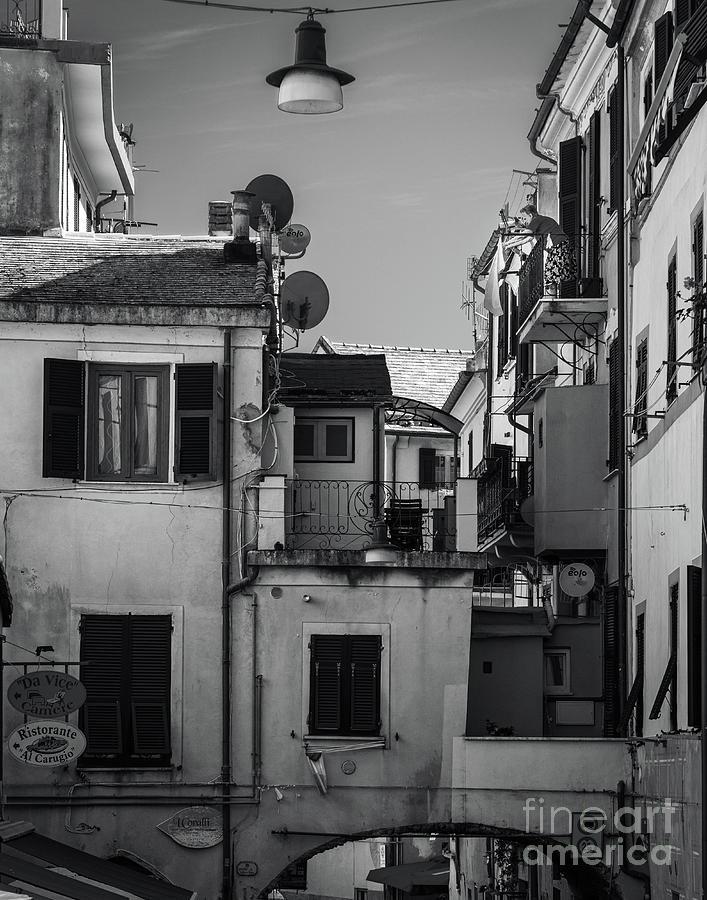 Crowded by Izet Kapetanovic Crowded by Izet Kapetanovic