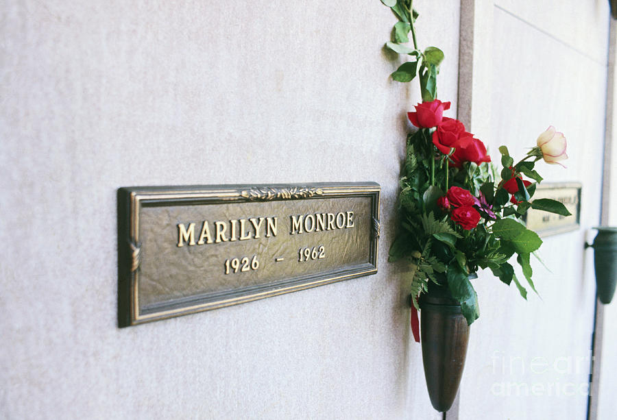 Crypt Of Marilyn Monroe Photograph by Bettmann