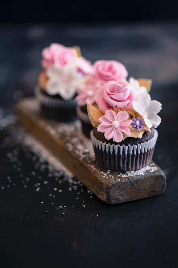 Cupcakes With Sugar Flowers For Easter Photograph by Eising Studio