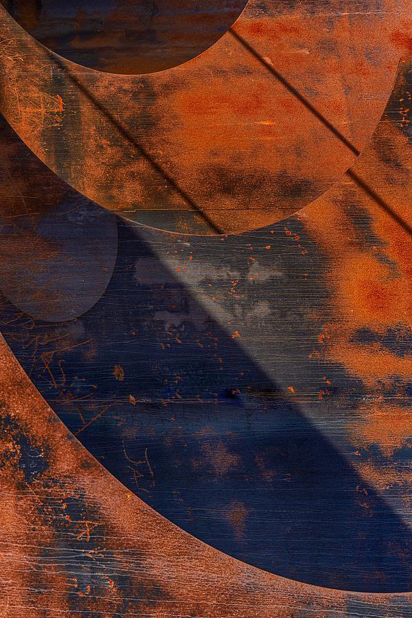 Abstract Photograph - Curves With A Rusty Appearance by Greetje Van Son