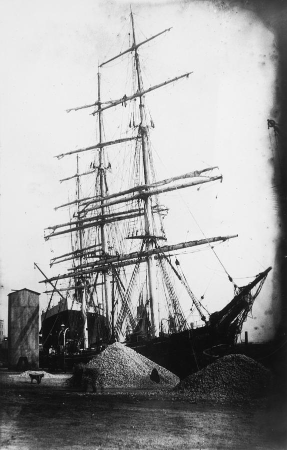 Cutty Sark Photograph by Topical Press Agency | Fine Art America