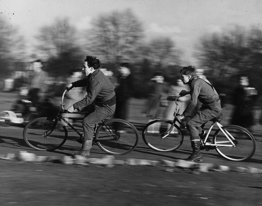 Cycle Speedway Photograph by Fox Photos