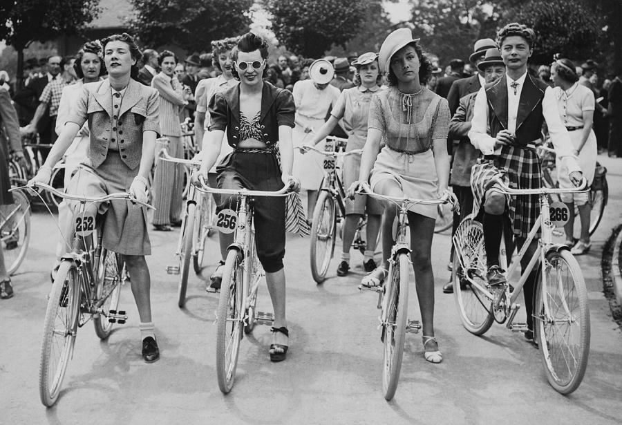 Cyclists Parade Photograph by Keystone-france