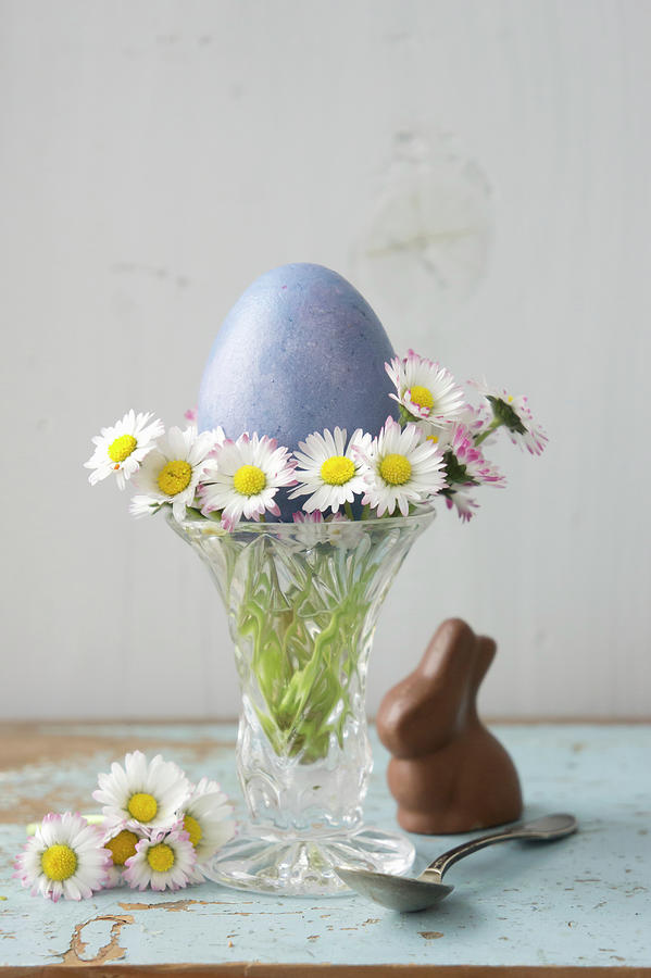 Daisies And Easter Egg In Vase And Chocolate Bunny Photograph by Martina Schindler