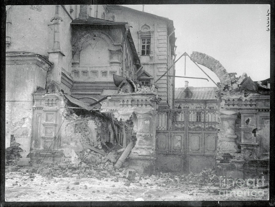 Damaged Royal Palace During Bolshevik Photograph by Bettmann