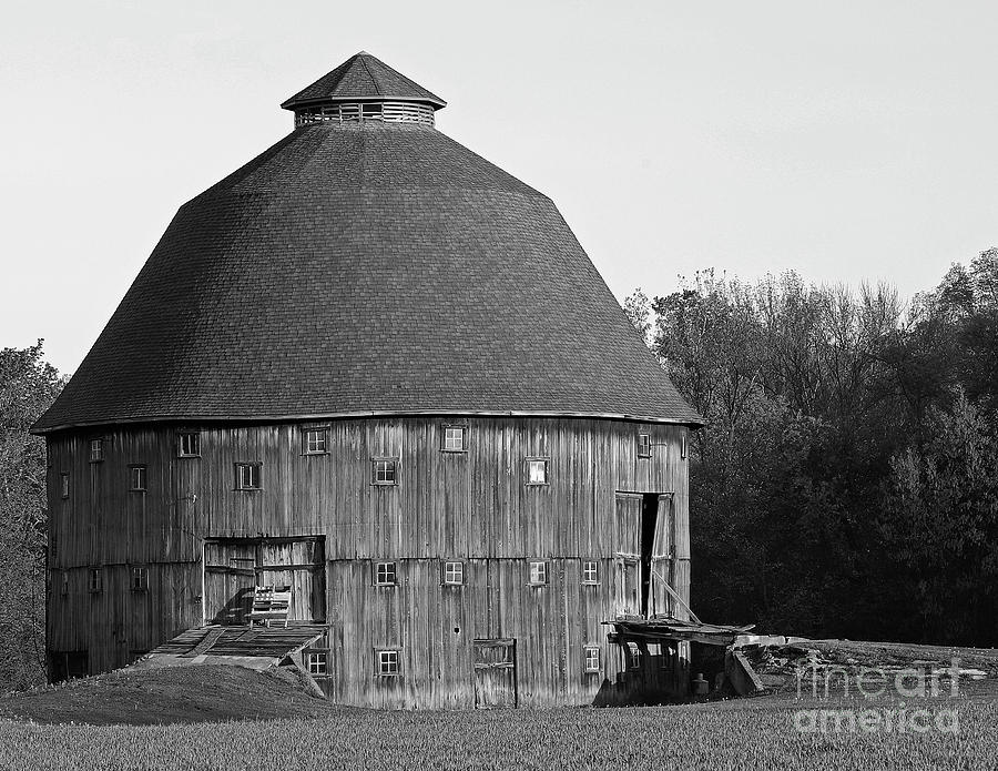 Dana Indiana Round Barn Black And White Photograph By Steve Gass