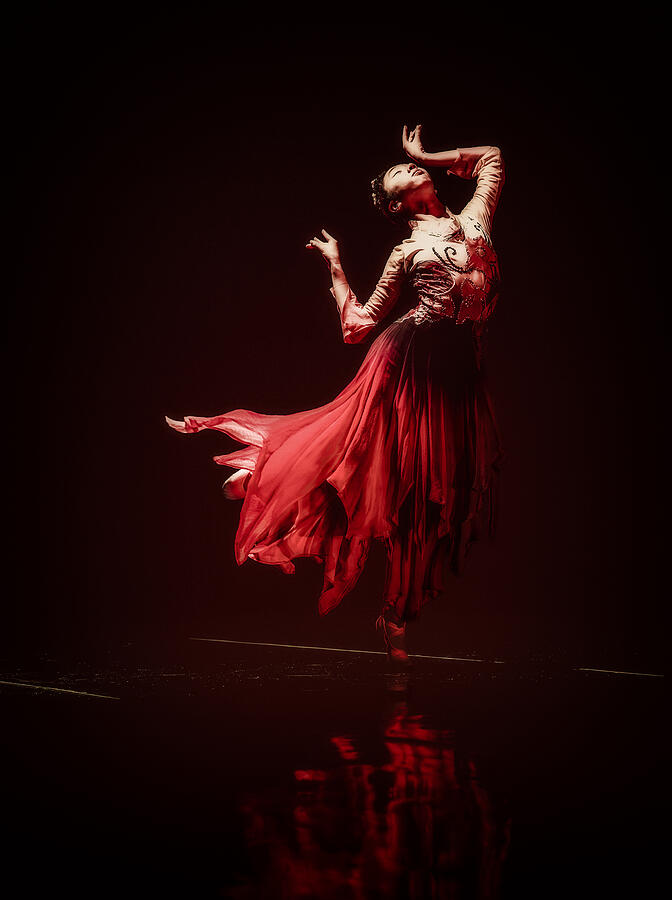 Performance Photograph - Dancer by Mia Meng