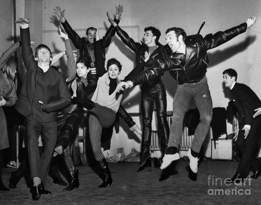 Dancers Dancing By Beatle Score by Bettmann