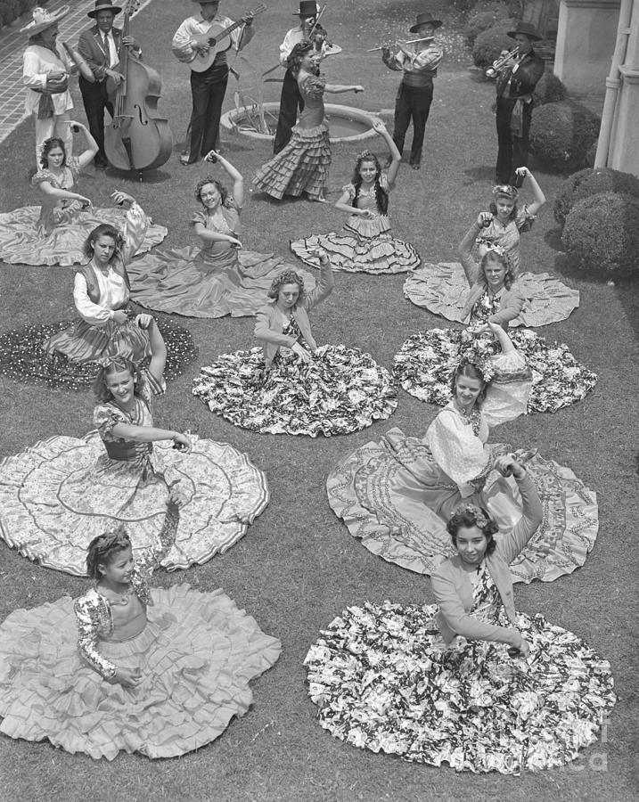 Dancers Rehearsing For Mission Fiesta Photograph by Bettmann