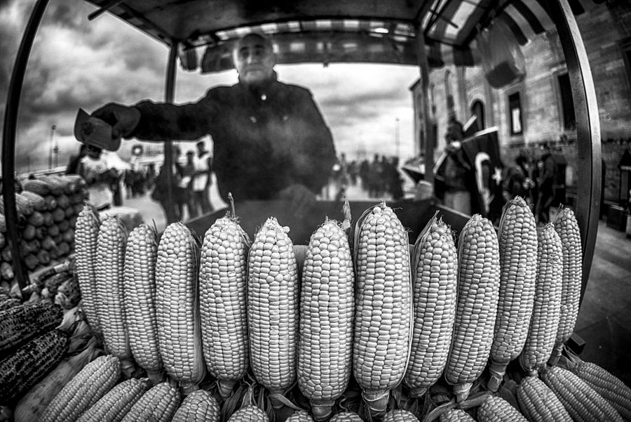 Black And White Photograph - Dar? by Murat Bakmaz