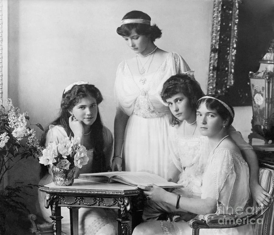 Daughters Of Russian Czar Nikolai II Photograph by Bettmann
