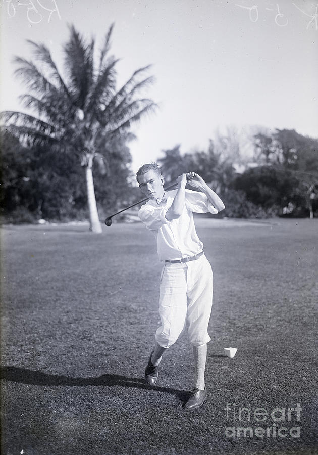 David Humphreys Swinging Golf Club Photograph by Bettmann