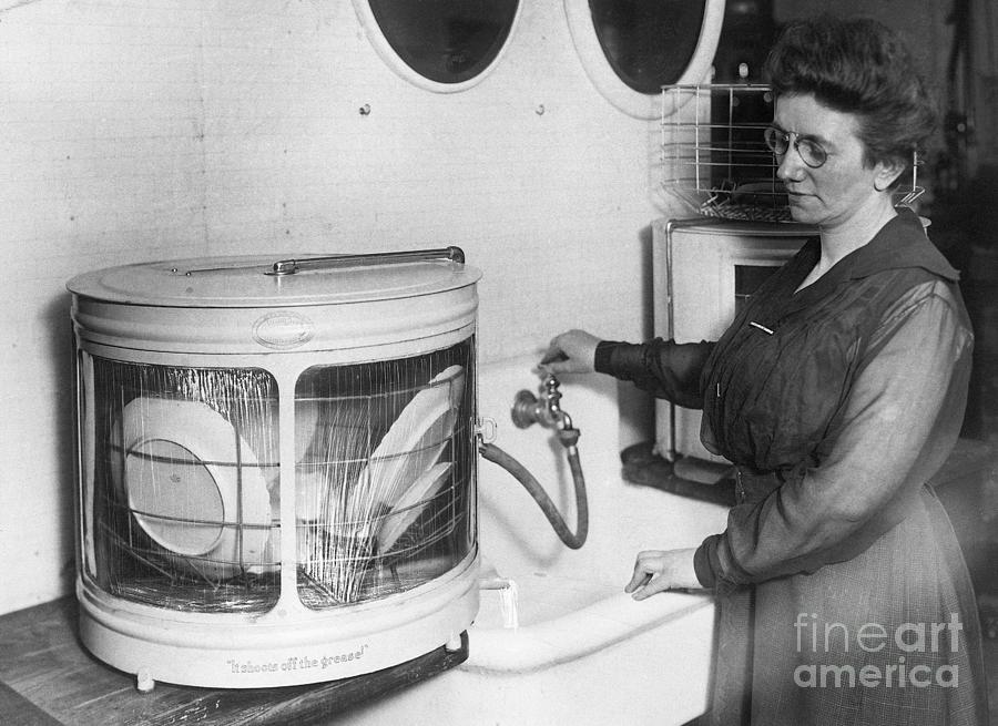 Demonstration Of Early Dishwashing Photograph by Bettmann