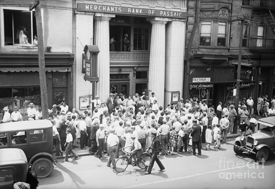 Depositors Crowd Outside Bank Photograph by Bettmann Depositors Crowd Outside Bank Photograph by Bettmann