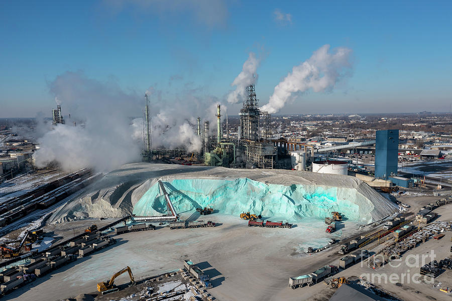 https://images.fineartamerica.com/images/artworkimages/mediumlarge/2/detroit-salt-mine-and-petroleum-refinery-jim-westscience-photo-library.jpg