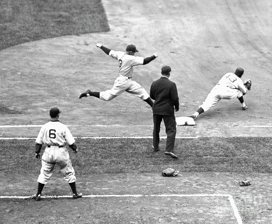 Detroit Tigers Play The Chicago Cubs Photograph by Bettmann