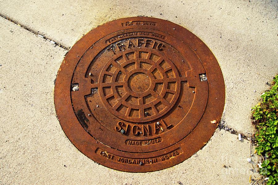 Detroit Photograph - Detroit Traffic Signal Manhole by Mark Williamson/science Photo Library