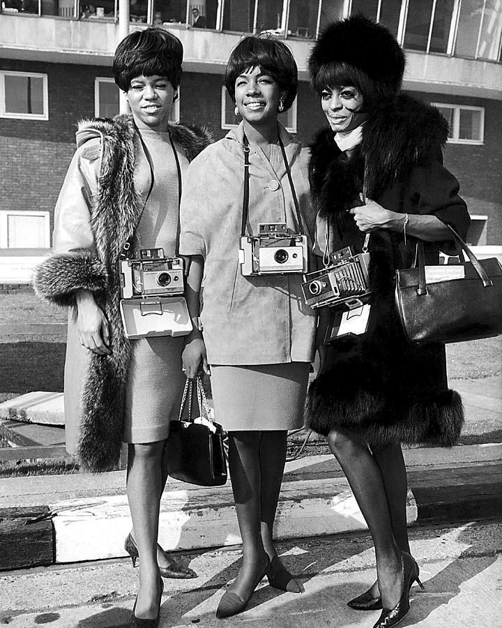 Diana Ross And The Supremes With Cameras Photograph by Globe Photos ...