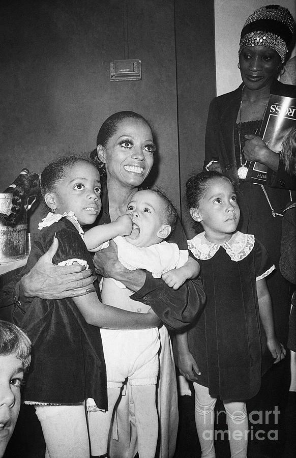 Diana Ross With Her Daughters Photograph by Bettmann