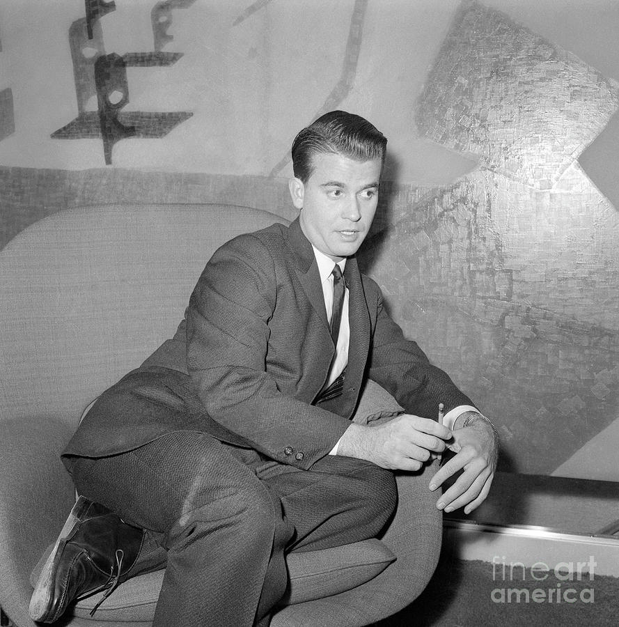 Dick Clark Seated Counting Fingers Photograph by Bettmann