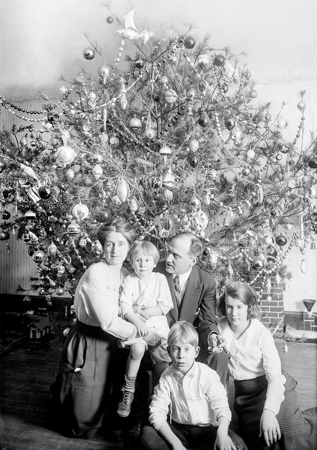 Dickey Family Christmas 1921 Photograph by Daniel Hagerman