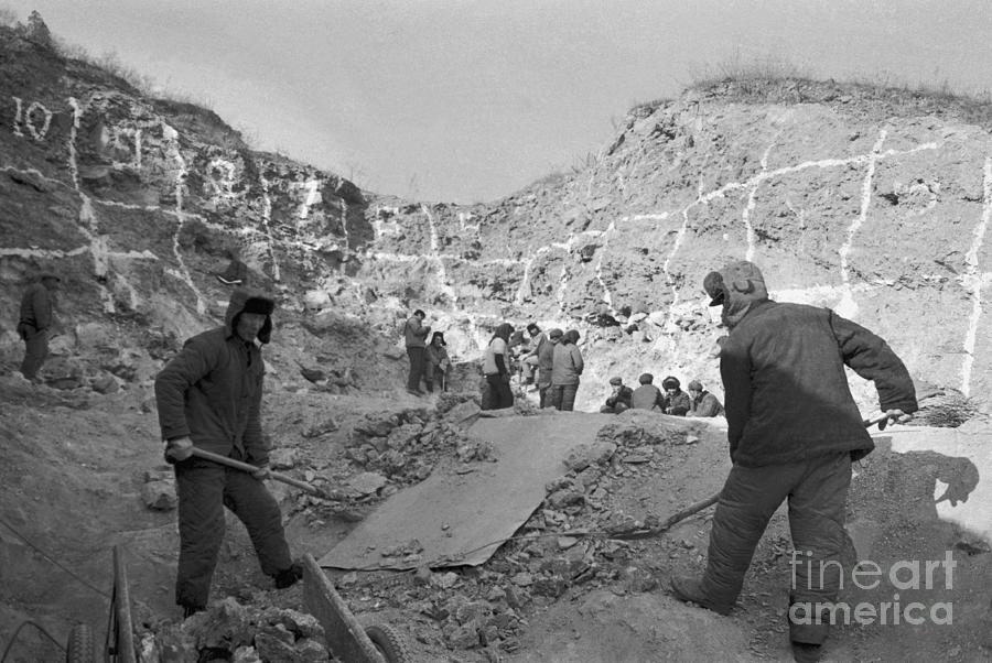 Digging At The Site Of Peking Man Photograph by Bettmann