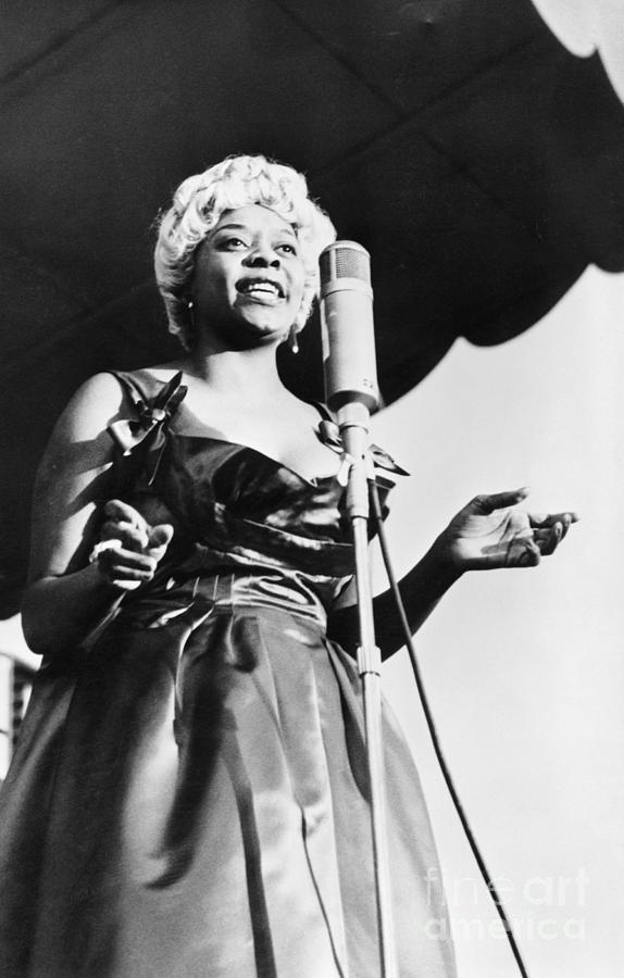 Dinah Washington Singing Photograph by Bettmann