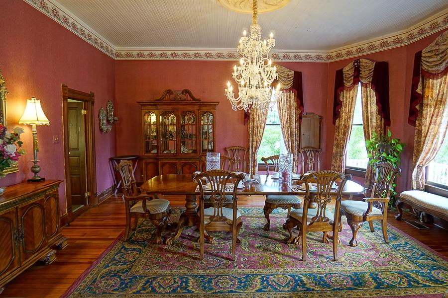 Queen Anne Victorian Dining Room Decor