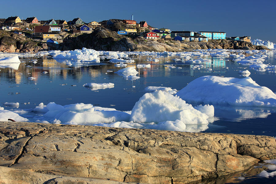 Disko Bay In Ilulissat In Greenland Digital Art by Bernd Rommelt