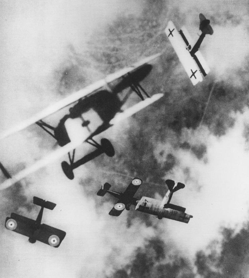 Dogfight Photograph by Hulton Archive