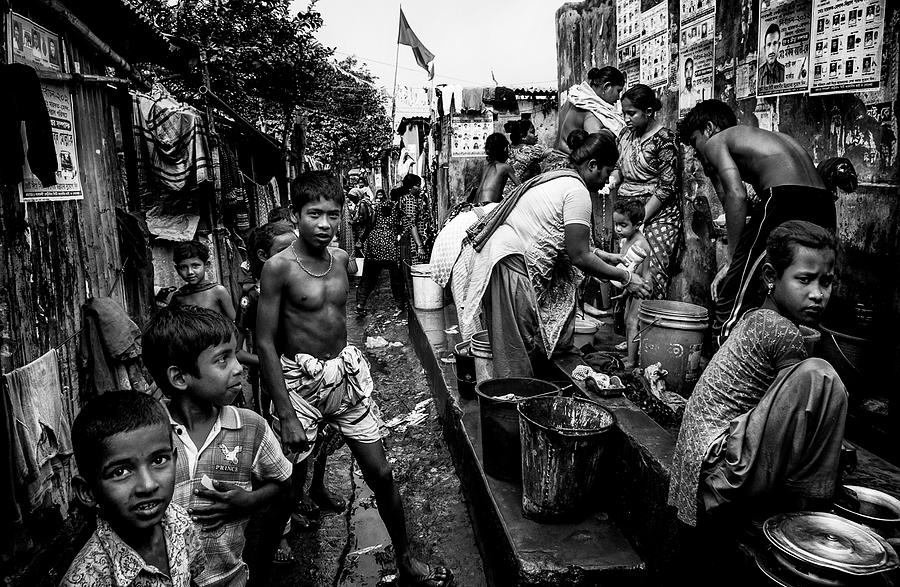 Doing The Washing Up - Bangladesh Photograph by Joxe Inazio Kuesta Garmendia