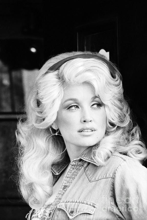 Dolly Parton In Nyc Photograph by The Estate Of David Gahr