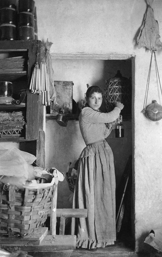 Domestic Scene Photograph by Hulton Archive