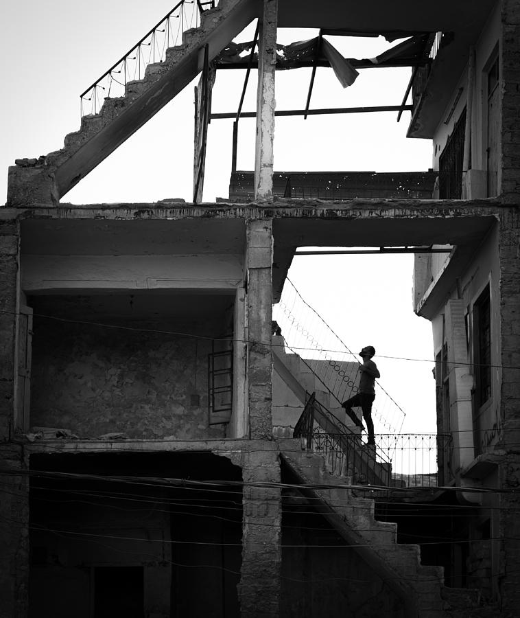 Documentary Photograph - Don\t Look Up by Alibaroodi