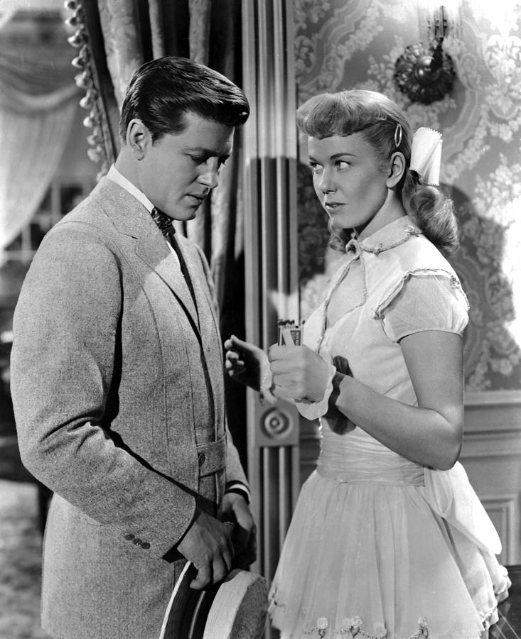 Doris Day And Gordon Macrae In On Moonlight Bay Photograph by Globe ...