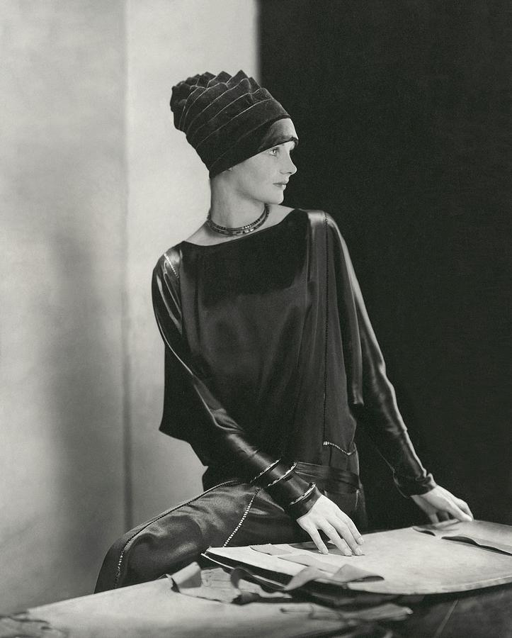 Dorothy Smart Wearing An Agnes Velvet Hat Photograph by Edward Steichen