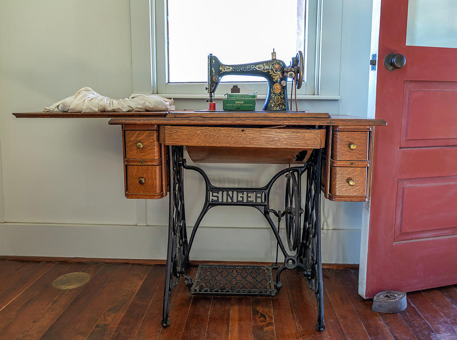 Dotson Home And Restaurant - Singer Sewing Machine Photograph by Gene Parks