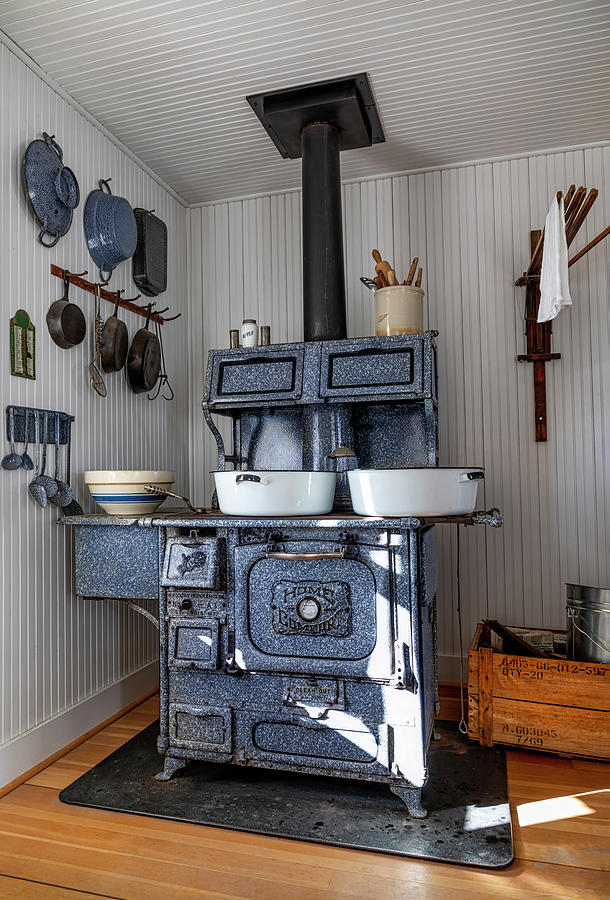 Dotson Home And Restaurant - Kitchen Stove Photograph by Gene Parks