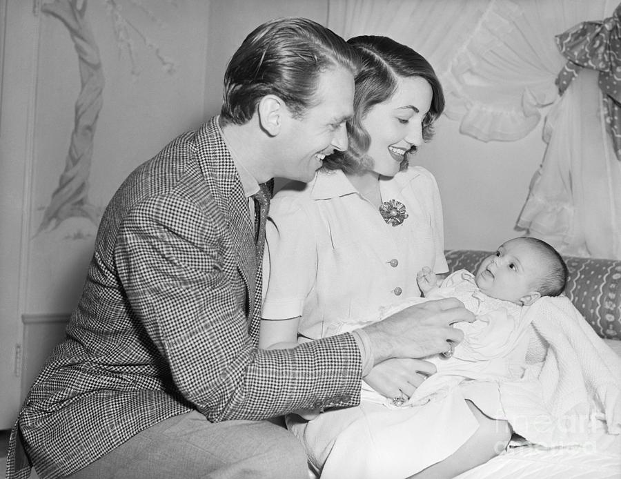 Douglas Fairbanks And Family Photograph by Bettmann