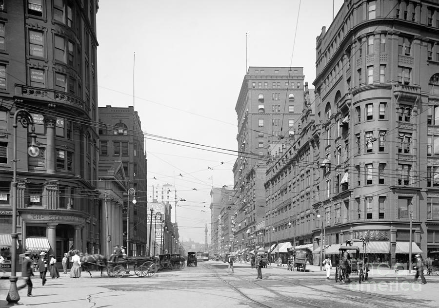 DOWNTOWN CLEVELAND, c1905 Photograph by Granger