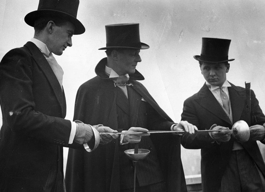 Duelling Photograph by Hulton Archive