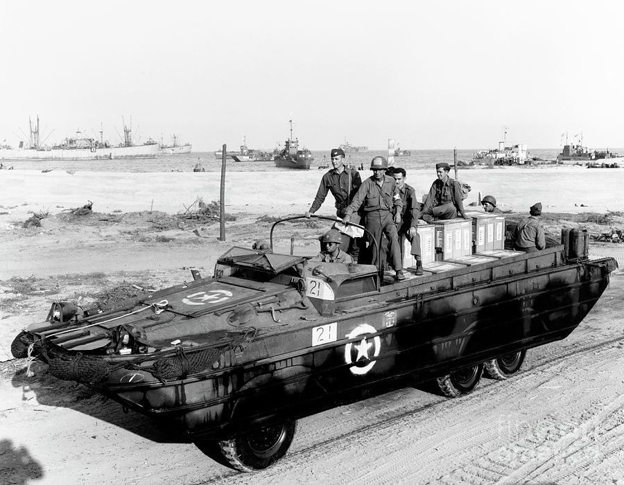 Dukw Amphibious Vehicle Photograph by Us Navy/science Photo Library