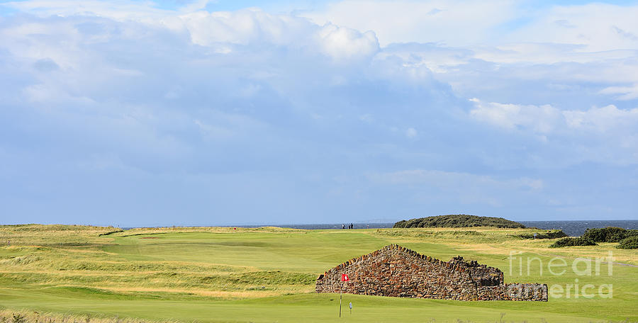 Dunbar Golf Course, Hole 10 - Sheiling Photograph by Yvonne Johnstone