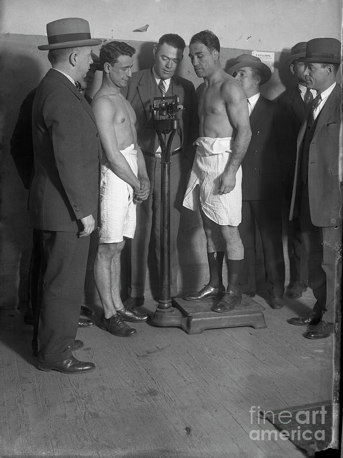 Dundee And Terries Weigh Photograph by Bettmann Dundee And Terries Weigh Photograph by Bettmann