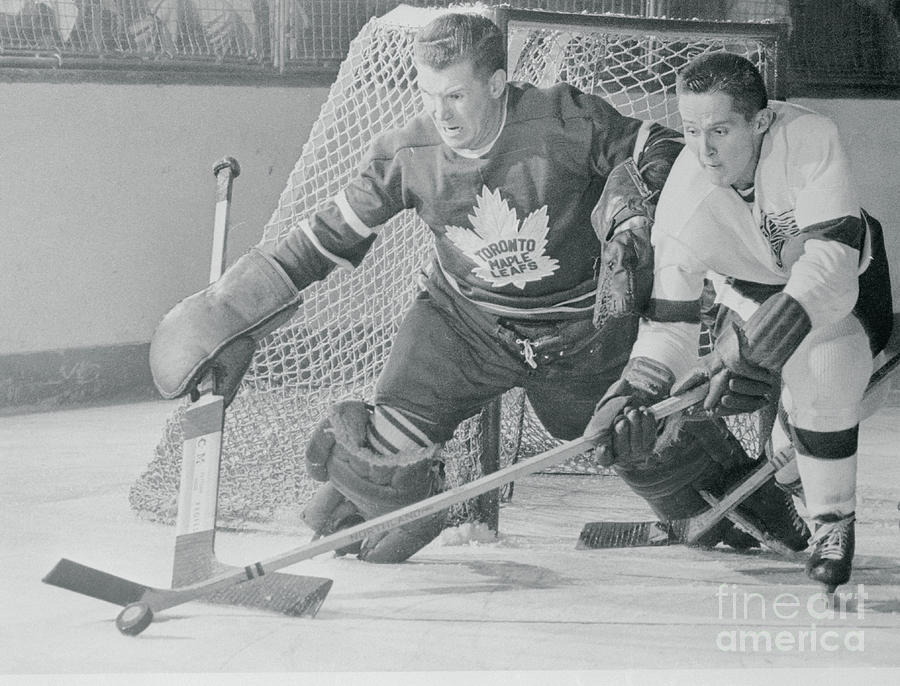 Toronto Maple Leafs Photograph - Earl Reibel And Harry Lumley Competing by Bettmann